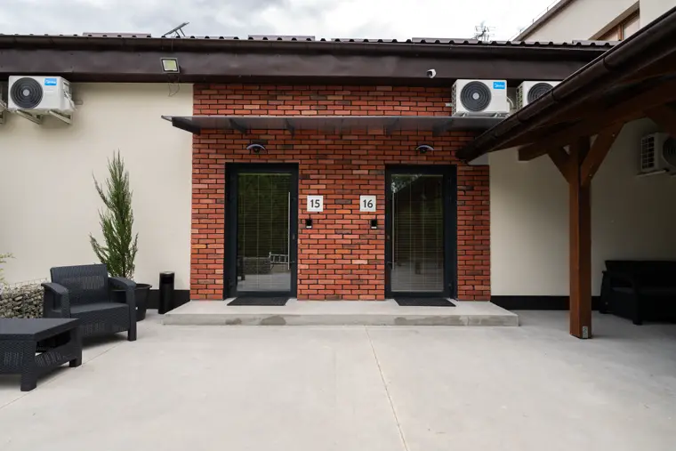 Wejścia do pokoi z patio