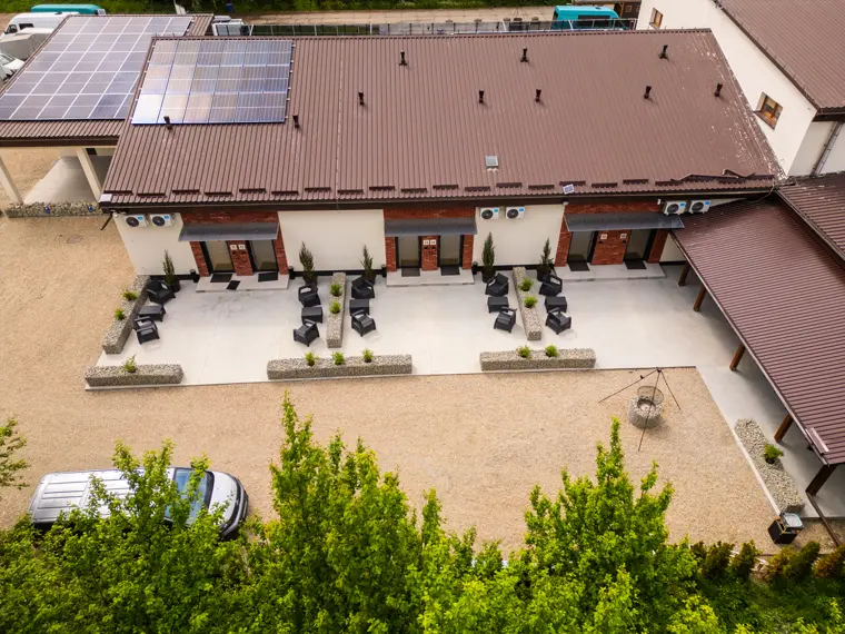 Patio i dachy obiektu z góry