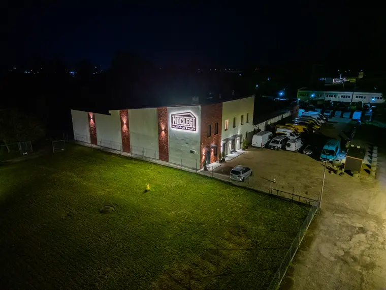 Obiekt nocą z lotu ptaka